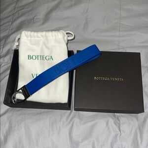 BottegaVeneta keychain Napa Logo/Ottone brand new with dust bag blue S0